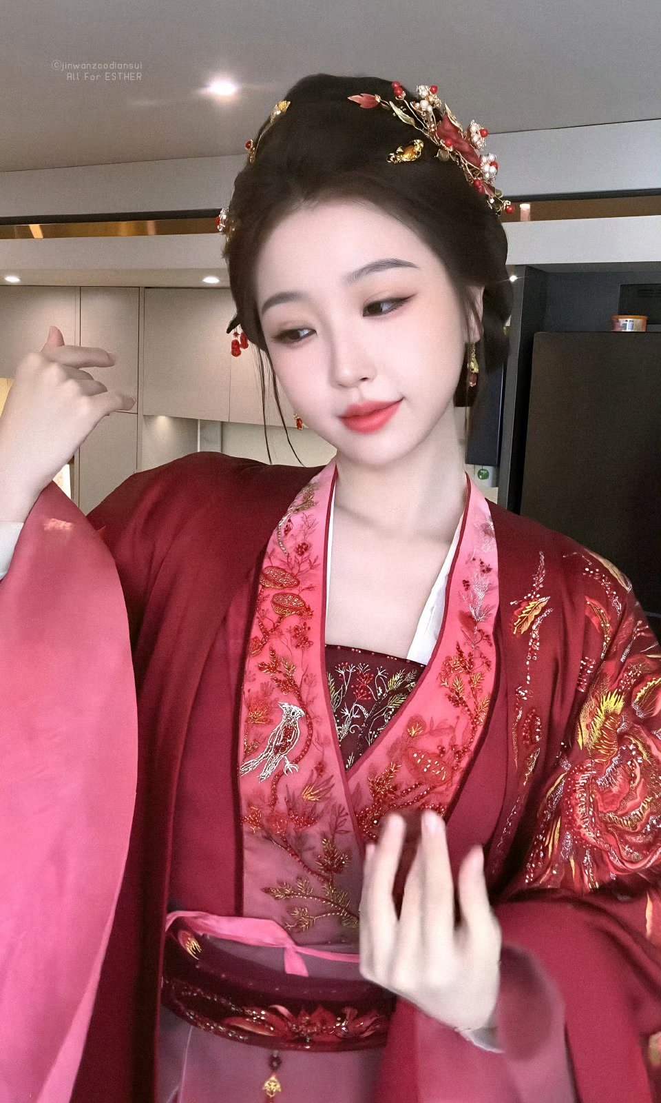 虞书欣红衣云初主母跳舞💃🏻，被主母征服了完全是妈咪