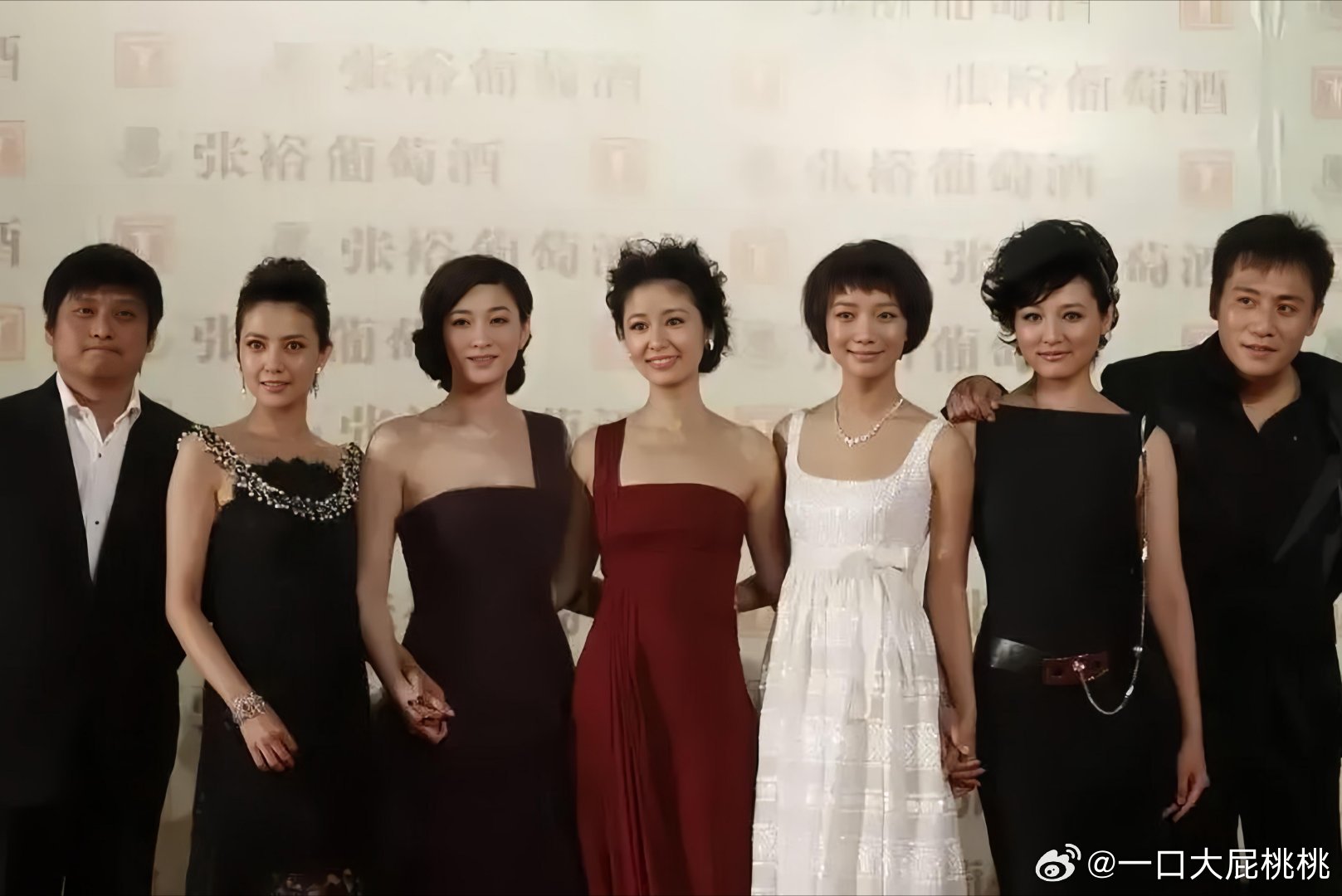 各有特色的美，才注意左右护法是美轩和刘烨