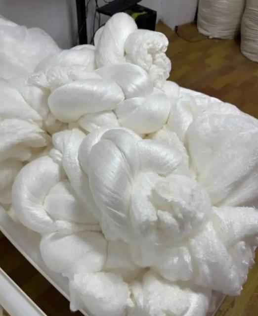 敢信吗？人类历史上最暴利的垄断从来不是石油，也不是芯片，而是一只只能活40天的蚕