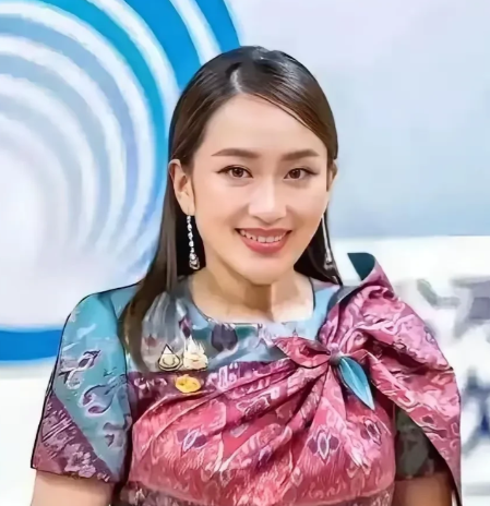 快报，快报 泰国刚刚通报了 今天（8月9日）凌晨，一列特快列车在巴蜀府突