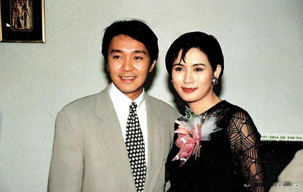 1992年，罗慧娟对周星驰说：“我们结婚吧，我给你生几个大胖子。”他没抬头，只吐