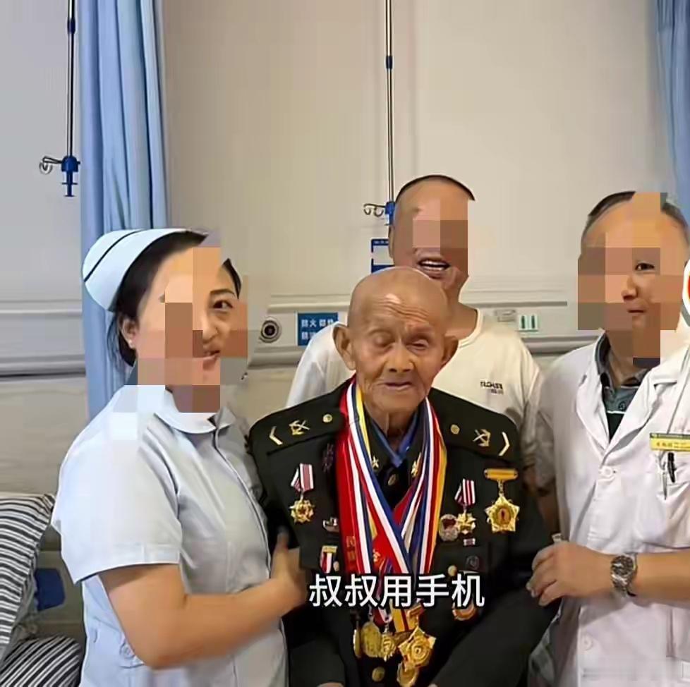 102岁老兵看完阅兵当晚安详离世昨天是抗战80周年，老兵彭长竹已在重症监护室住了