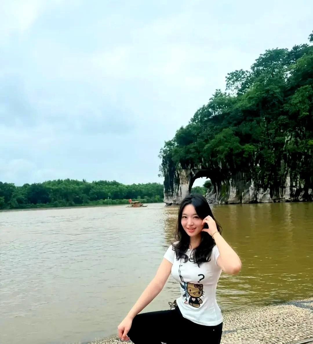 闺蜜给女儿介绍了一个男朋友，男孩子是家里的独生子，985大学毕业，只比女儿大两岁