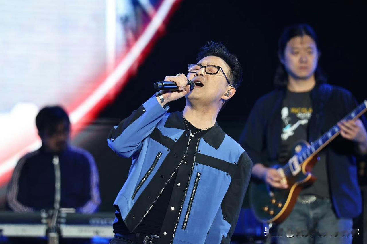 我敢打包票，不仅章子怡没想到，就连汪峰自己可能都没想到，哈尔滨演唱会