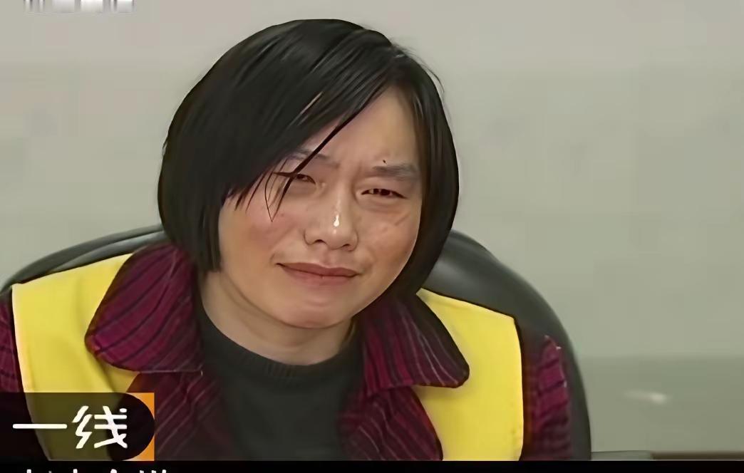 一男子盯上了同一小区的少妇，趁她丈夫跑长途，夜里拿偷配的钥匙摸进屋，捂住嘴就把人