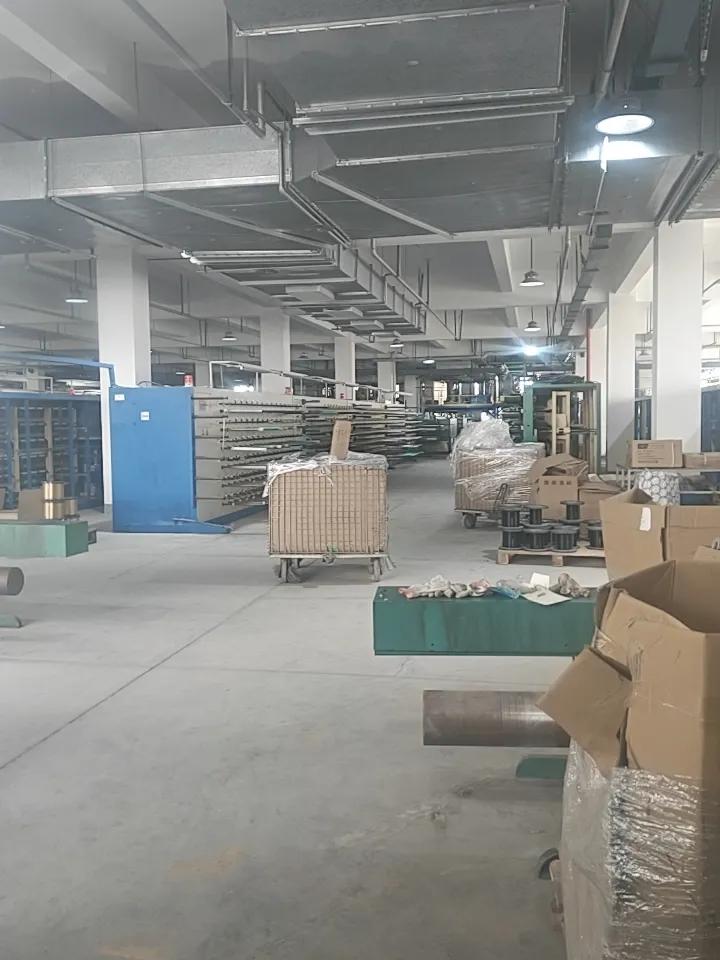 你刚进厂时有什么奇葩遭遇？按理来说进厂应该是叫一个老员工带着学习操作流程或者