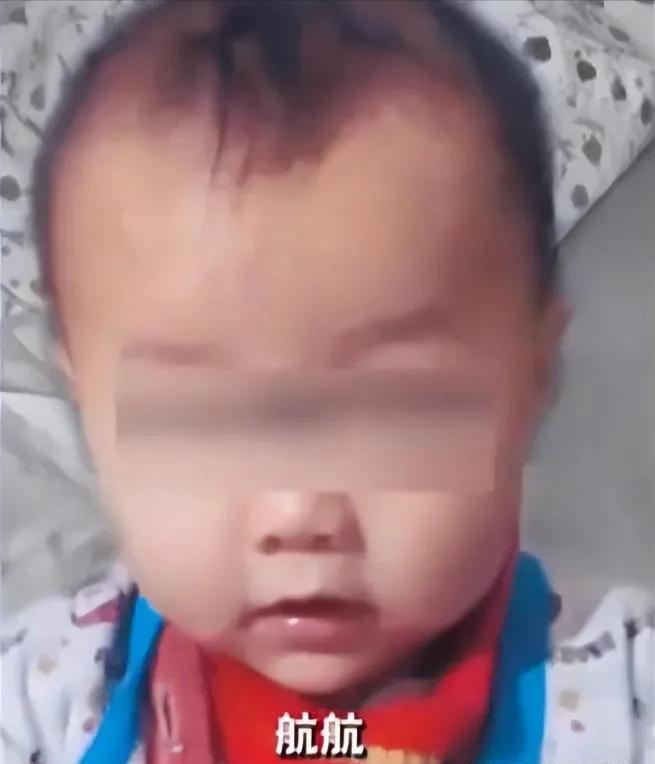 2015年，一个不到两岁的婴儿子喝完奶后，开始不停流鼻涕，父母察觉不对劲，急忙带