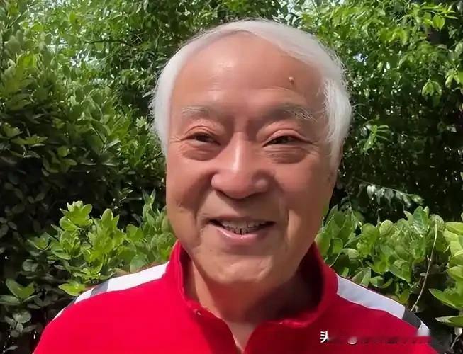 牛群晚年真落魄了？满头白发、离婚、搭档没了，连大师兄位子都被侯耀华抢了？有人说