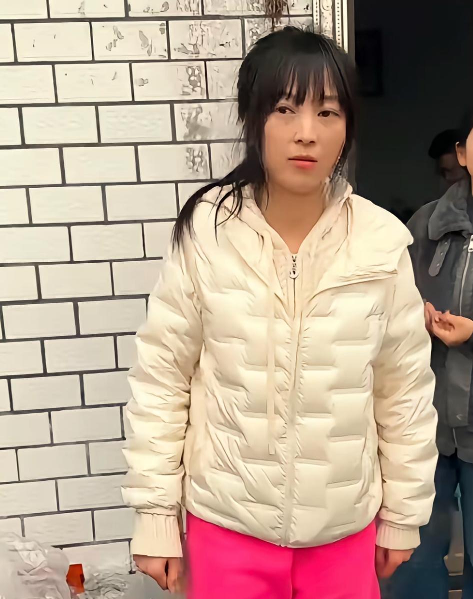 呆呆坐拥近200万粉丝，一口回绝带货，这份初心真能守住吗？呆呆凭一碗刨猪汤意