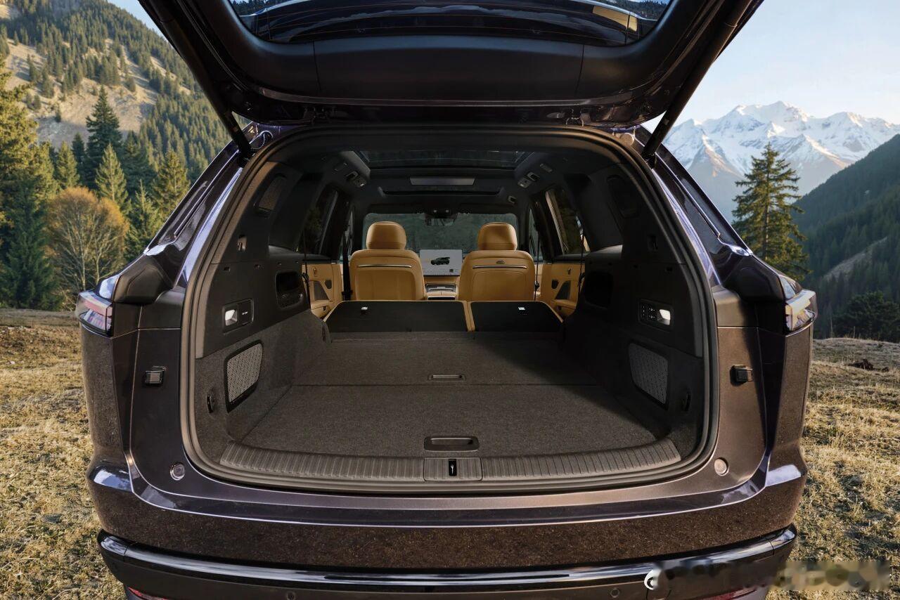 乐道L80，智能双舱大五座旗舰SUV，下周二4月28日和大家见面，同时开始预售。