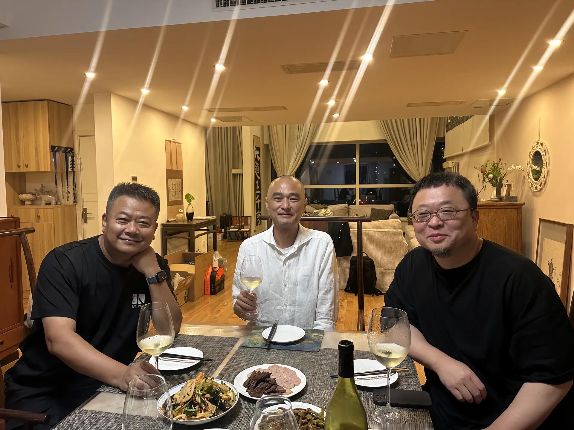 冯唐建议:一日三餐,不要吃食物的“尸体”,要吃食物最原本的“气”。反复加热的剩饭