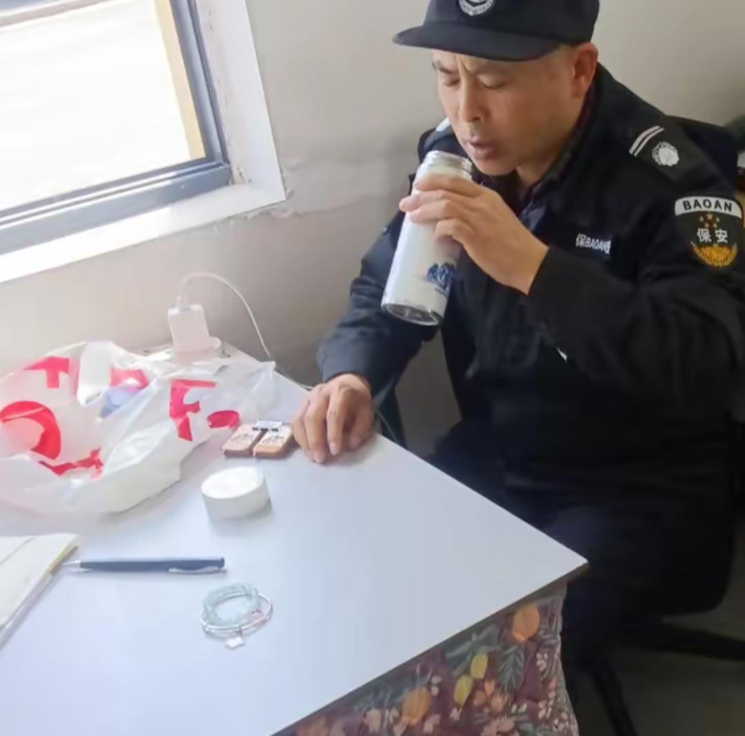 保安其实保护不了任何人，保安没有执法权，保安就是一个名称，听着挺高级，其实保安工