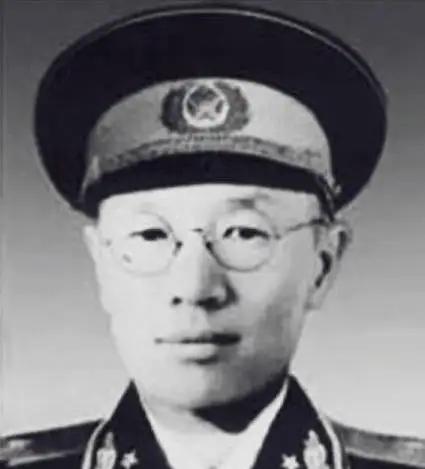 1942年，万毅被捕，蒋介石下令杀了他，万毅知道后，趁看守不注意，翻墙逃走了，谁