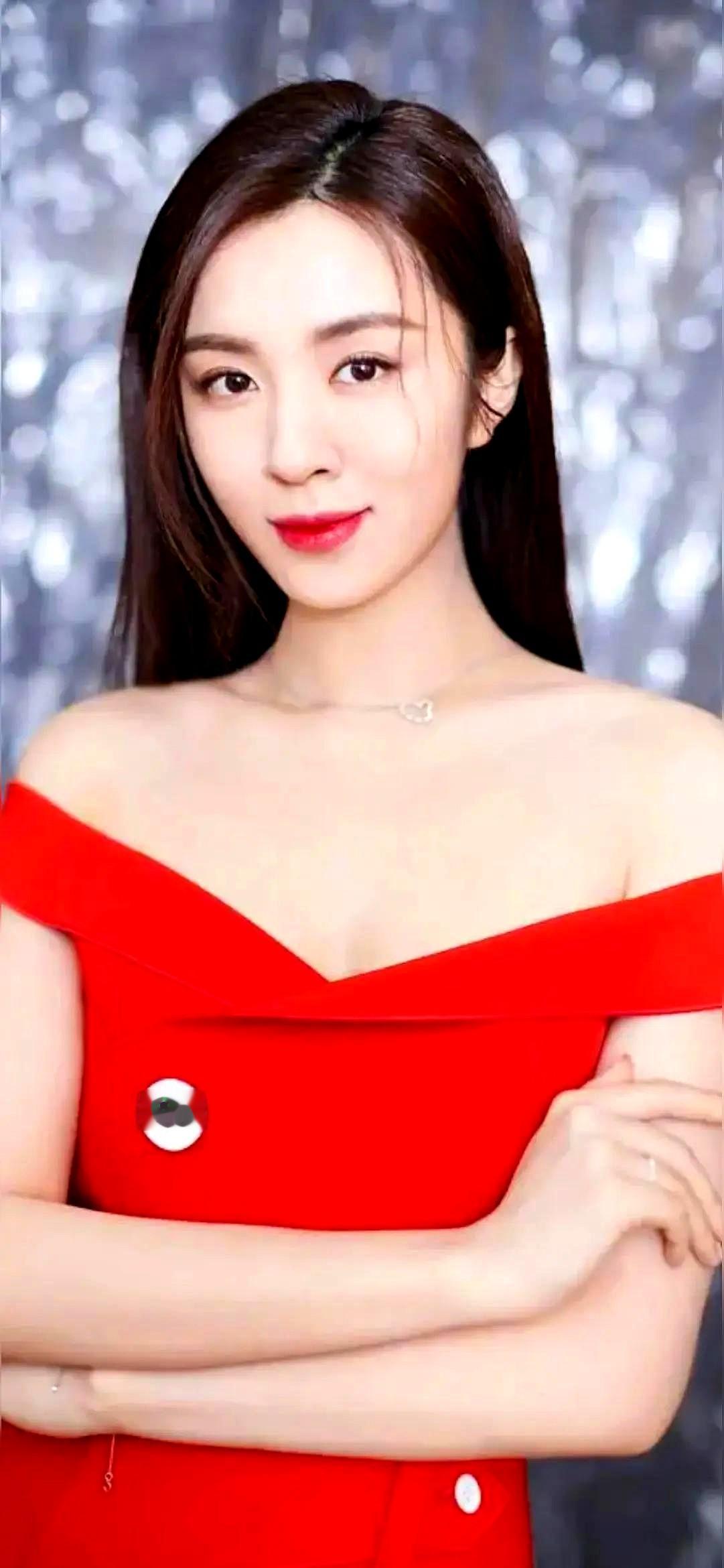 看王晓晨那张肿成猪蹄的手，再配上“人心呢”三个字，我心都咯噔一下。前脚才被拍到