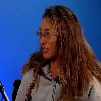 排名都掉到54了，话还说得这么满。中网首轮跟施晗磨了快三个小时才脱身，赛后采访