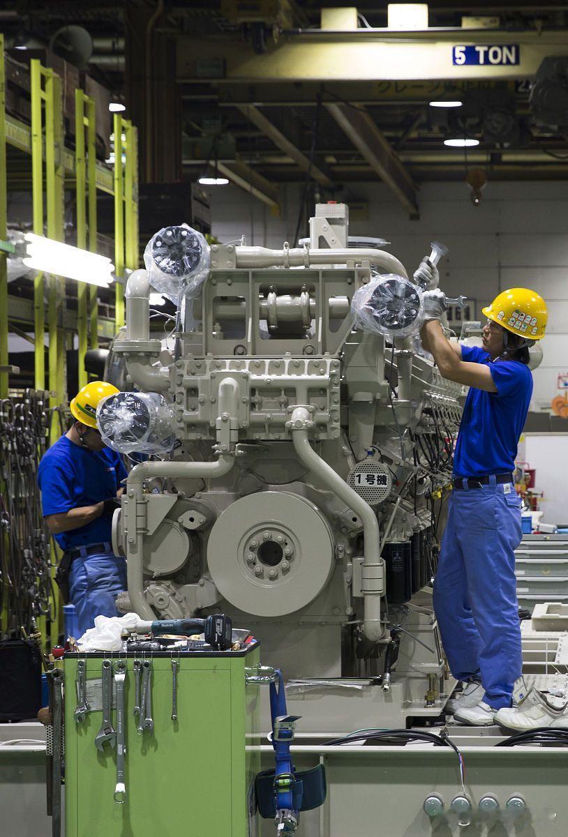 当年日本为了打甲午战争，耗尽了全部的积蓄，还借了很多外债，到了濒临崩(bēng)