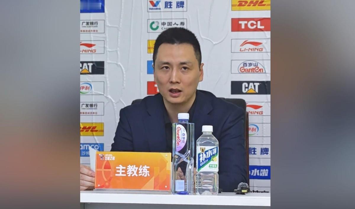 上海男篮与胡金秋这笔交易，真是临门一脚硬生生被叫停，卢伟措手不及那是必然的。赵探