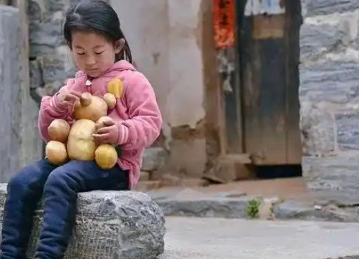 不同时代的生育观:40年代，再苦也生，多子多福50年代，鼓励生育，越生越光荣
