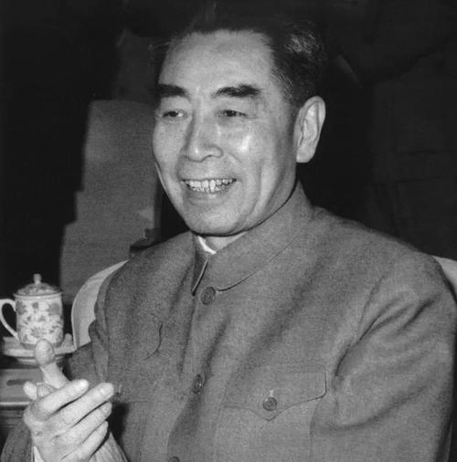 1955年，最初拟定11位元帅，会上差点定下9人，一通北戴河打来的电话，才