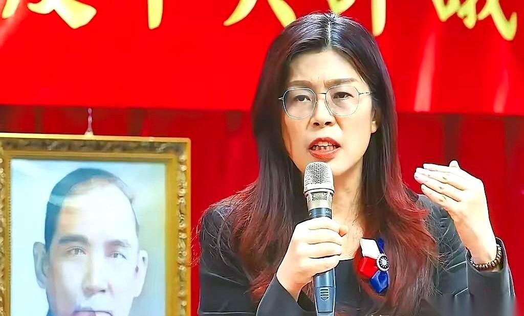 郑丽文一张嘴，柯志恩的血压就上来了。一个刚上任，就把压箱底的“一国两区”又给翻