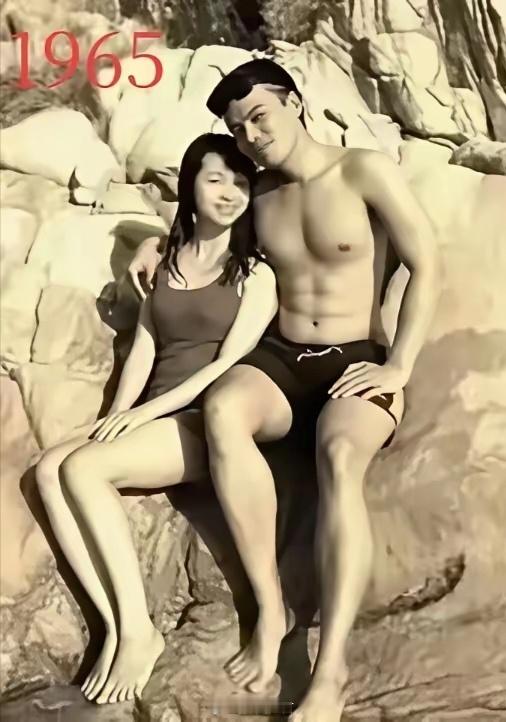 这就是爱情最甜蜜的样子，多年过去了，伴侣还陪着自己过生活，真好啊！