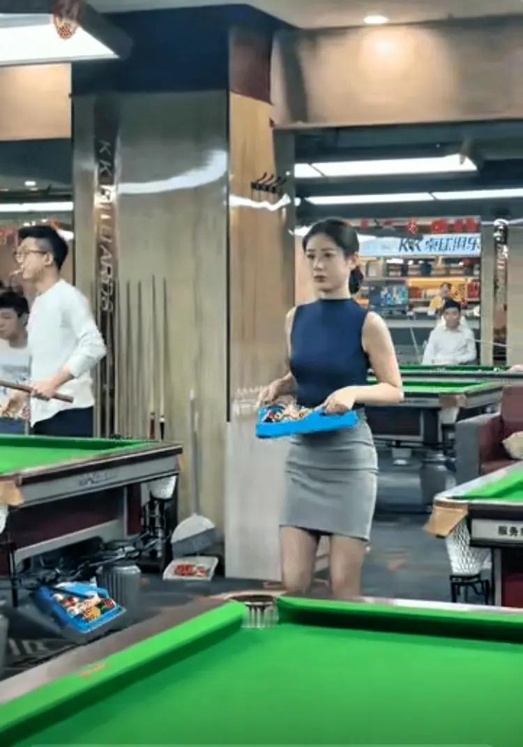 台球助教曾经促使KTV辉煌发展的这批女人，现在又拯救了没落的台球厅！​​​