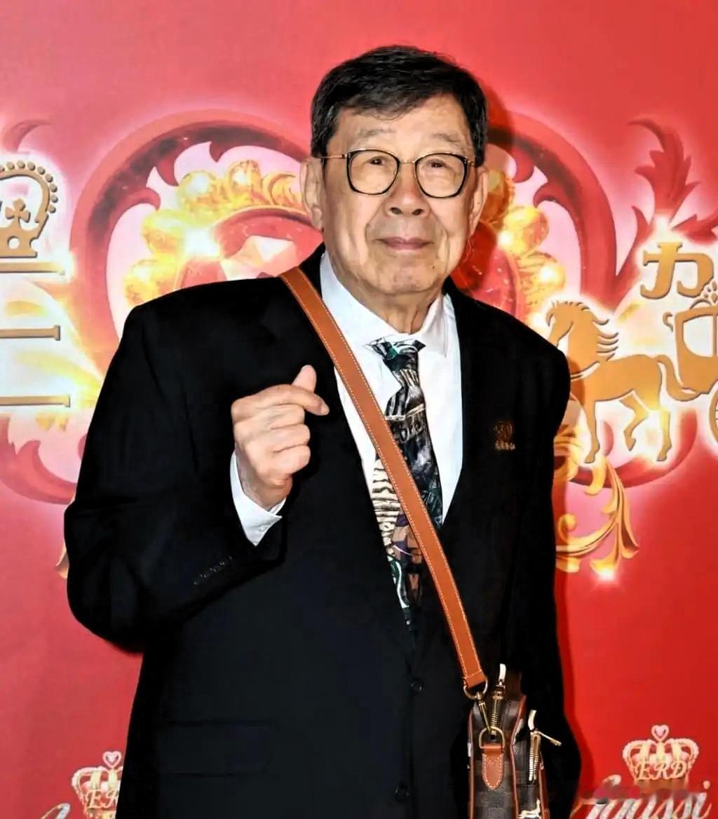 这个世界上，我最不理解的人就是胡枫了，明明他都94岁，港圈四大传奇只剩他了，