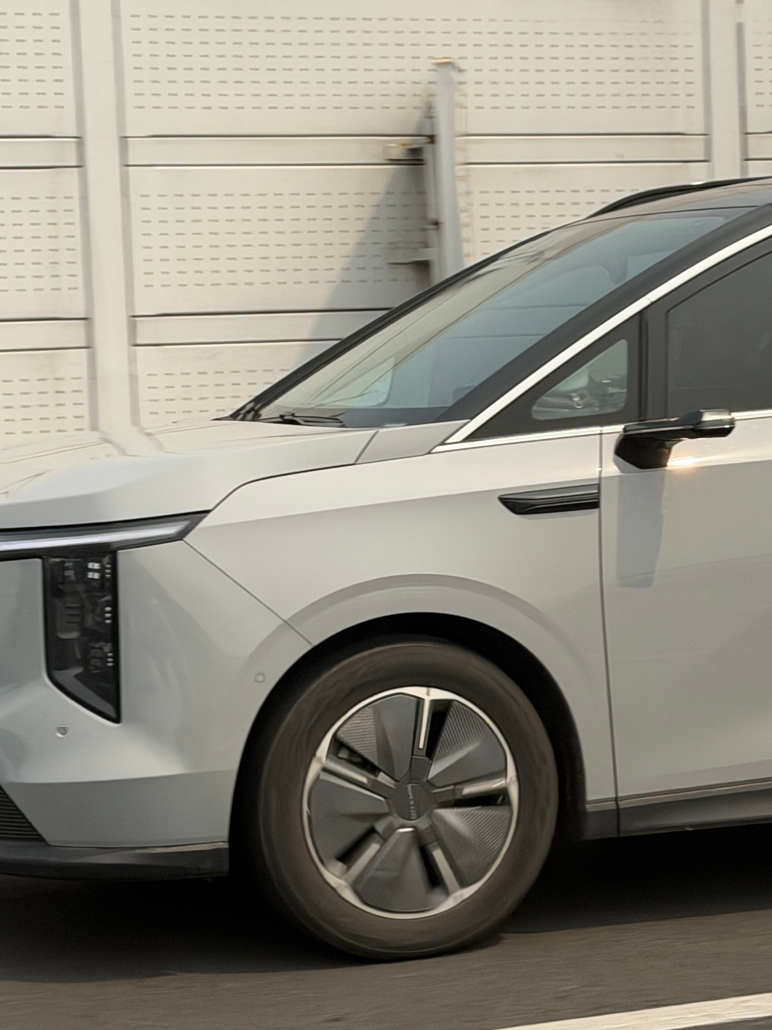 今天机场看到的，没想到它也有电子后视镜北京·首都机场T3航站楼