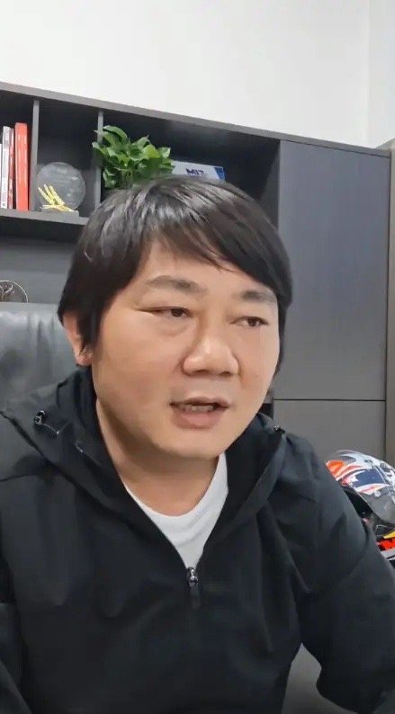 张雪终于说了实话！4月28日，他发文回应不选华为合作的理由，不是因为华为给的钱少