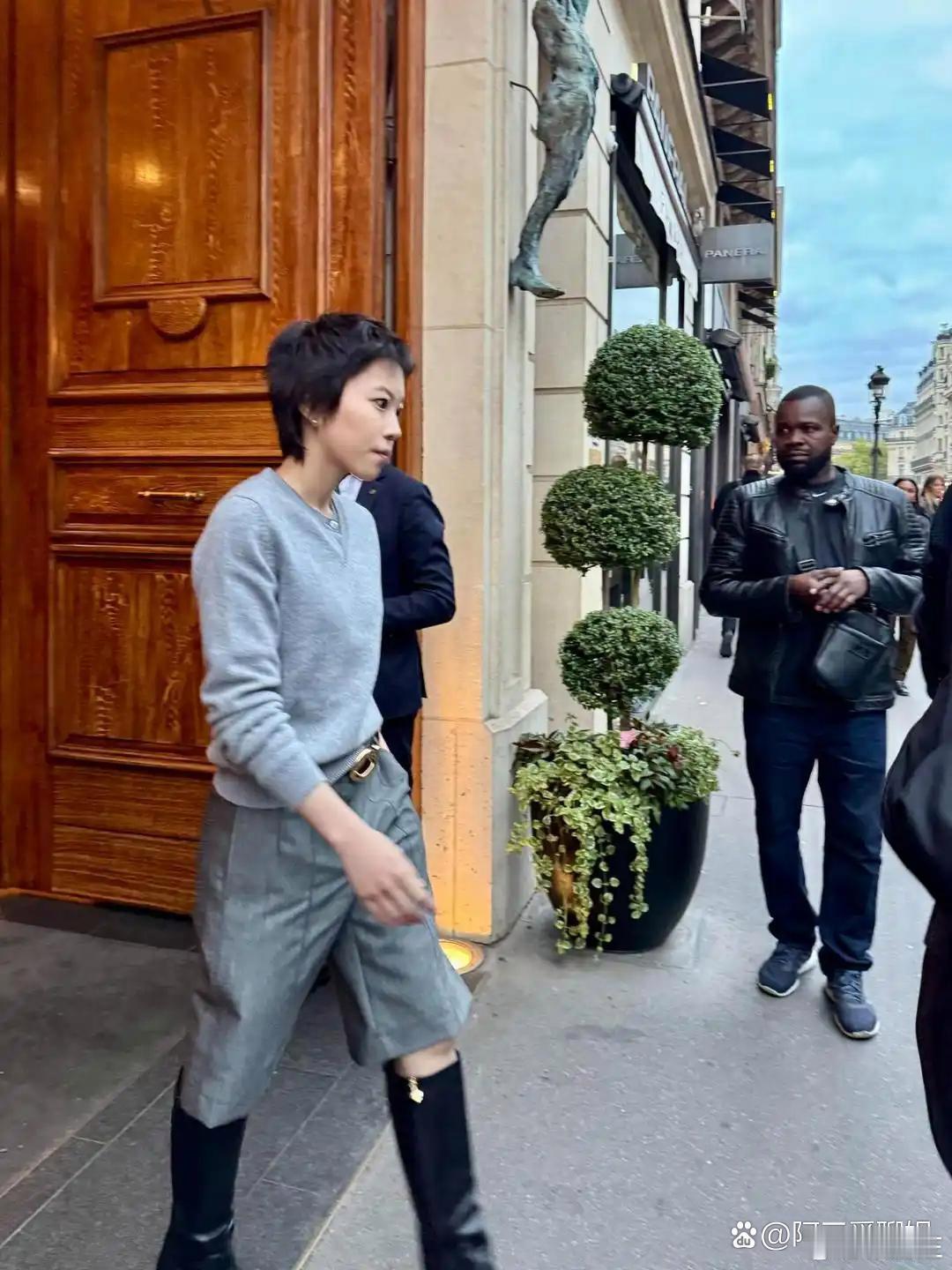 窦靖童这身材，跟王菲老像了