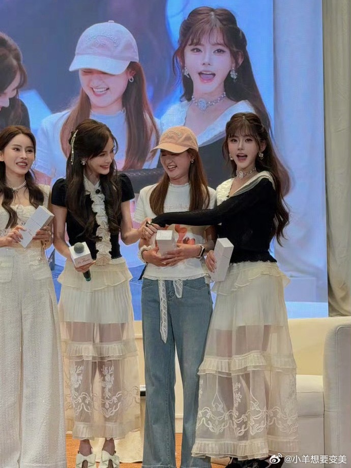 Angelababy韩安冉同框我去韩安冉修图了嘛感觉现在状态好好呀