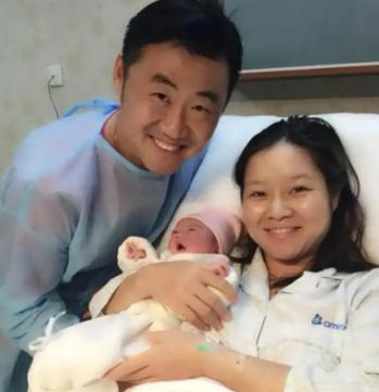 李娜退役的真正原因，跟怀孕半点关系没有。2014年9月她因为膝伤宣布退役，1