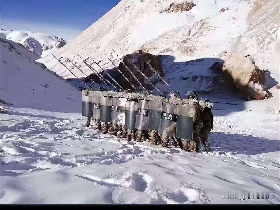 中印对峙，重回冷兵器时代眼下的中印边境对峙，鉴于双方有协议在先