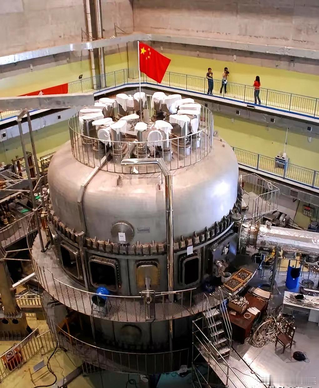 中国在拼命建核电站，以前只在东部沿海地区，现在已经深入到内陆建设了。​最主要是两