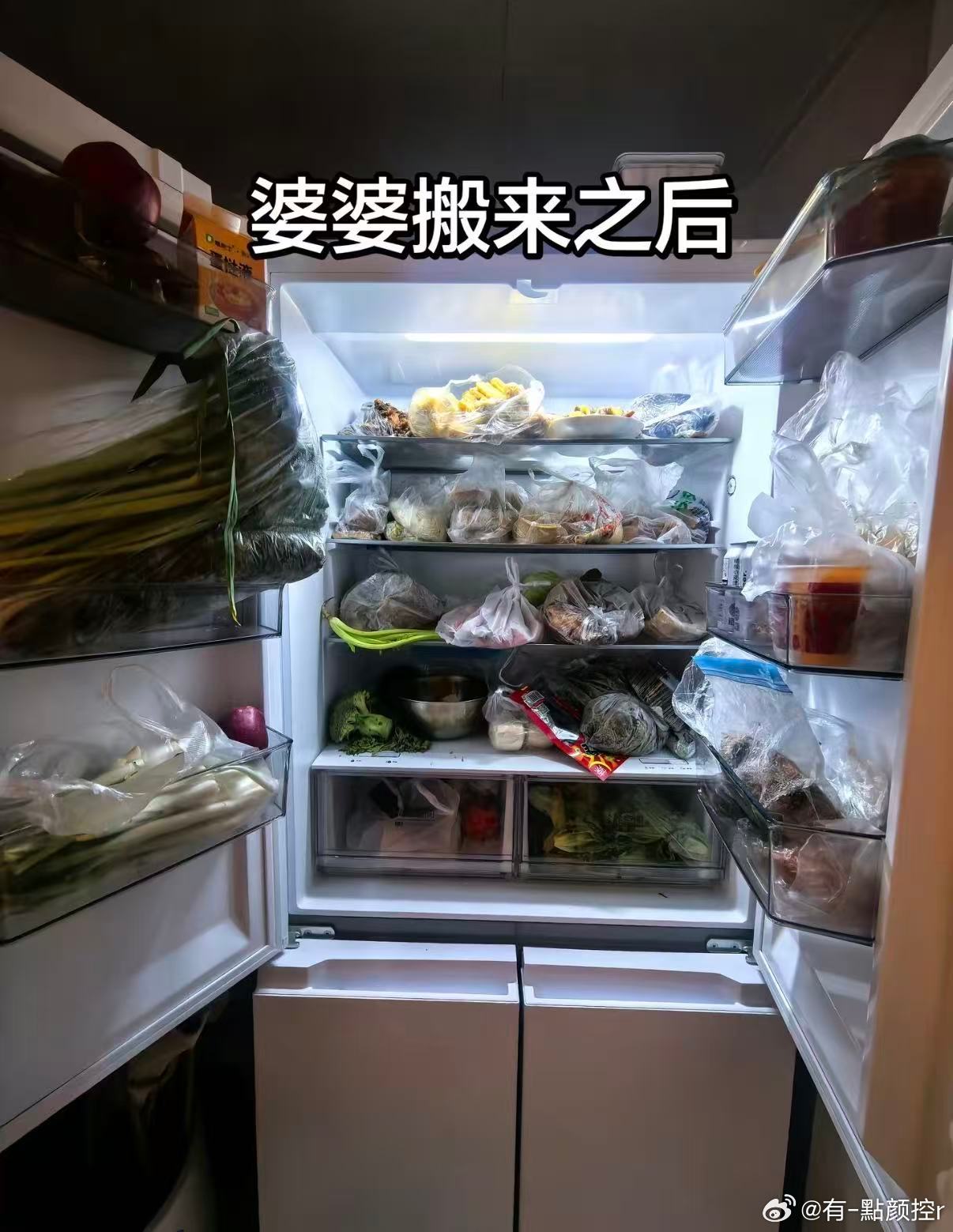 长辈的冰箱vs我的冰箱打开长辈家冰箱，五谷食材、自制腌菜、分装熟食一应俱全，主打