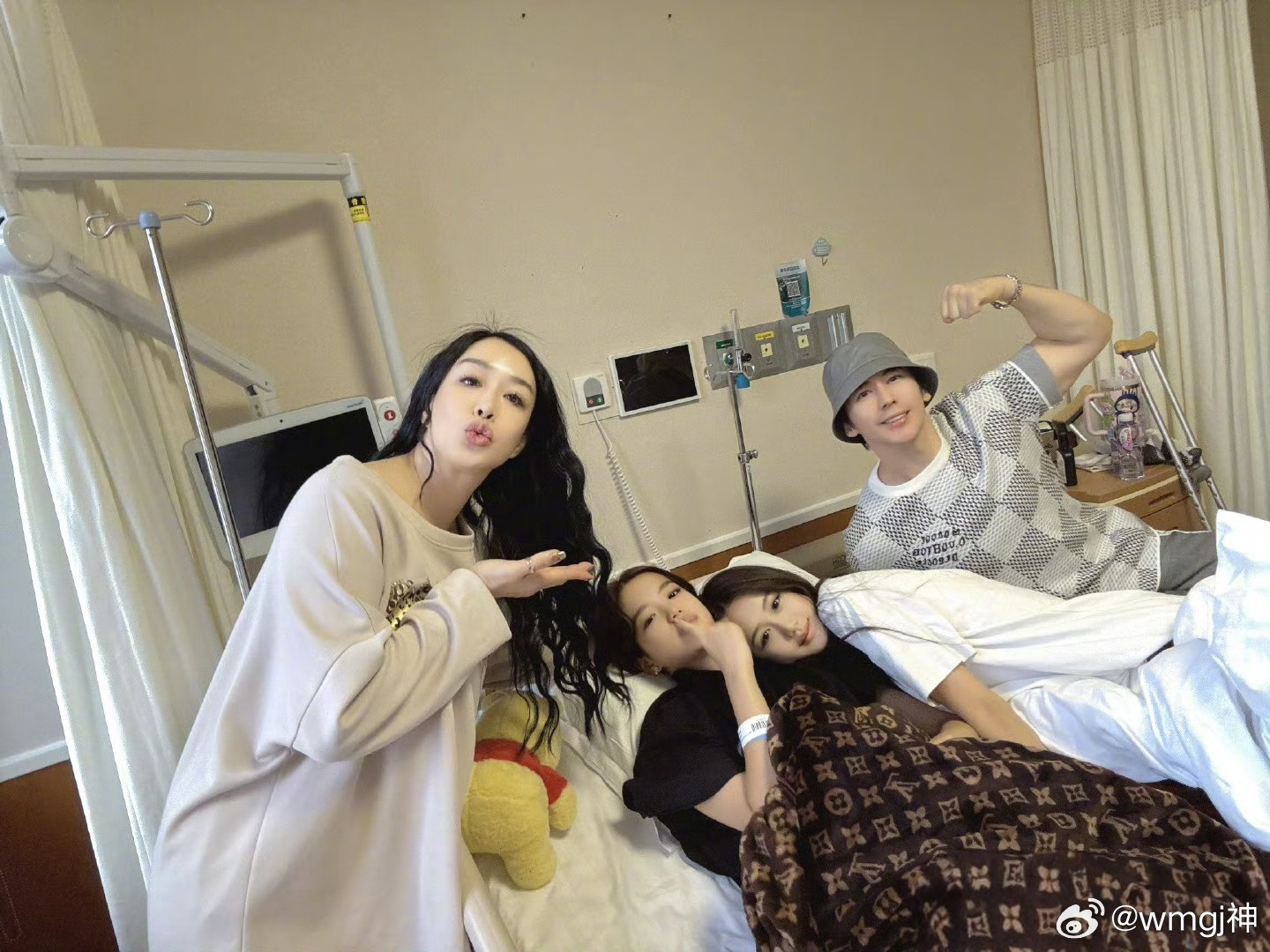 张伦硕一家（4）：重组家庭样本，把“继”字熬成“家”的十年四、婚礼与改姓节目录制结束一个月后，201