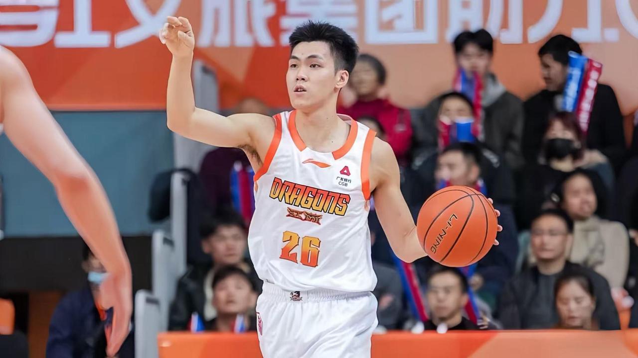 庞峥麟赚得盆满钵满！在近期的两场热身赛中，庞峥麟总共拿下27分4篮板4助攻，展