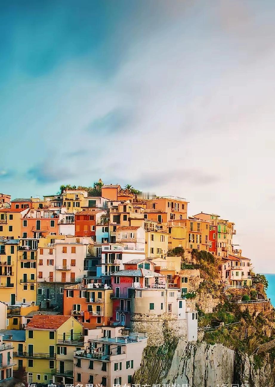 一位老媒婆唏嘘:“现在的行情就是，女的嫌男的穷，男的嫌女的老。到最后呢，白菜烂