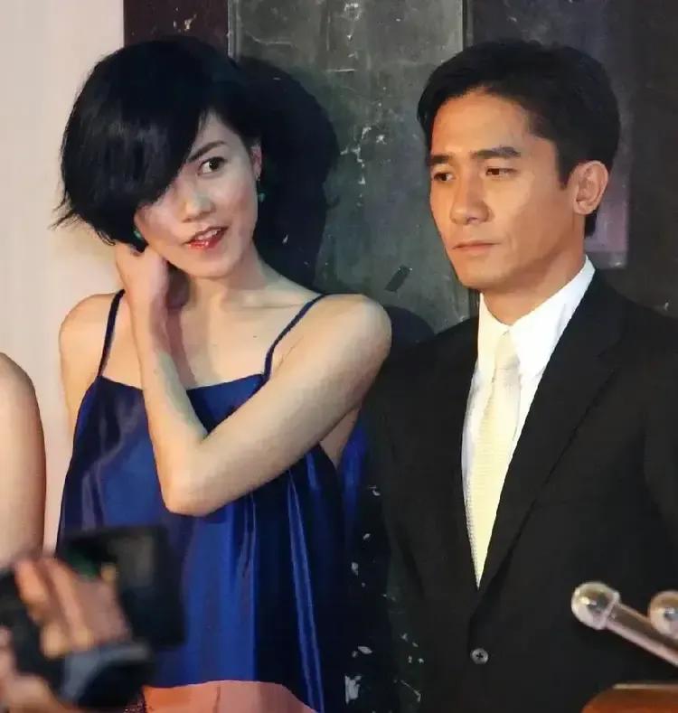 影帝梁朝伟和天后王菲，像两个单纯的孩子，各自沉浸在自己的世界里。即便一起合作，