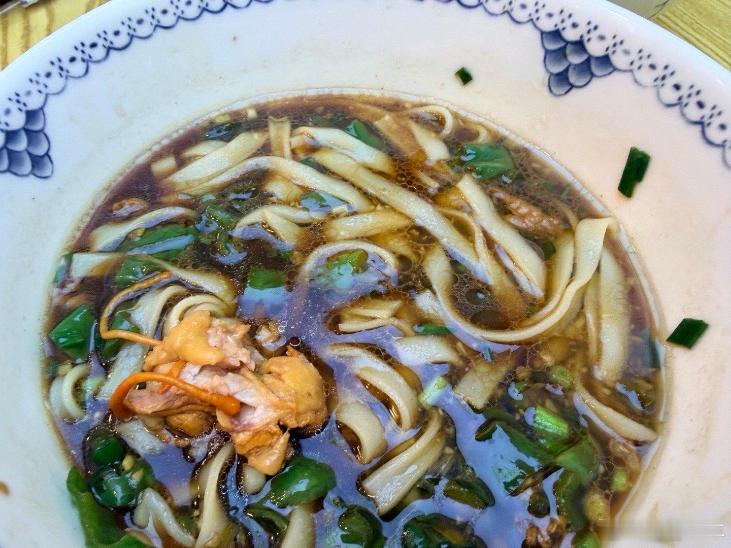 美国吃的越南牛肉粉一碗15刀100块人民币肉很多回国吃的常德牛肉粉