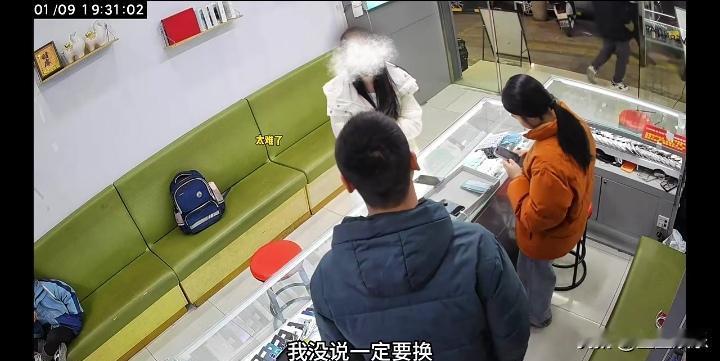 维修店老板一句话，女子当场愣在原地。五六百块的报价，直接点燃了她的怒火。她指