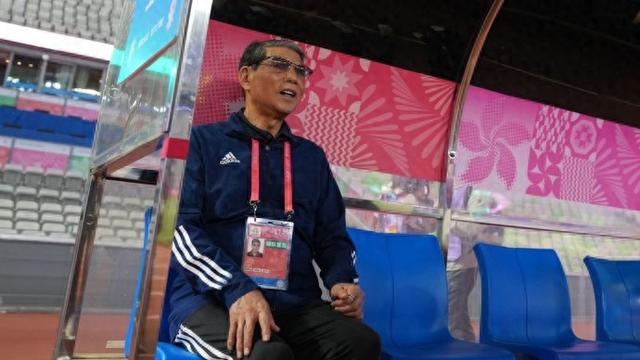 崇明基地两支娃娃军迎接上海U20队返沪, 82岁徐根宝: 一生一世搞足球