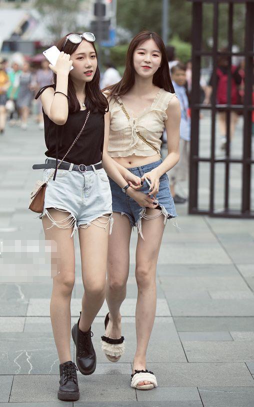 街拍: 自信才是女人最好的化妆品!