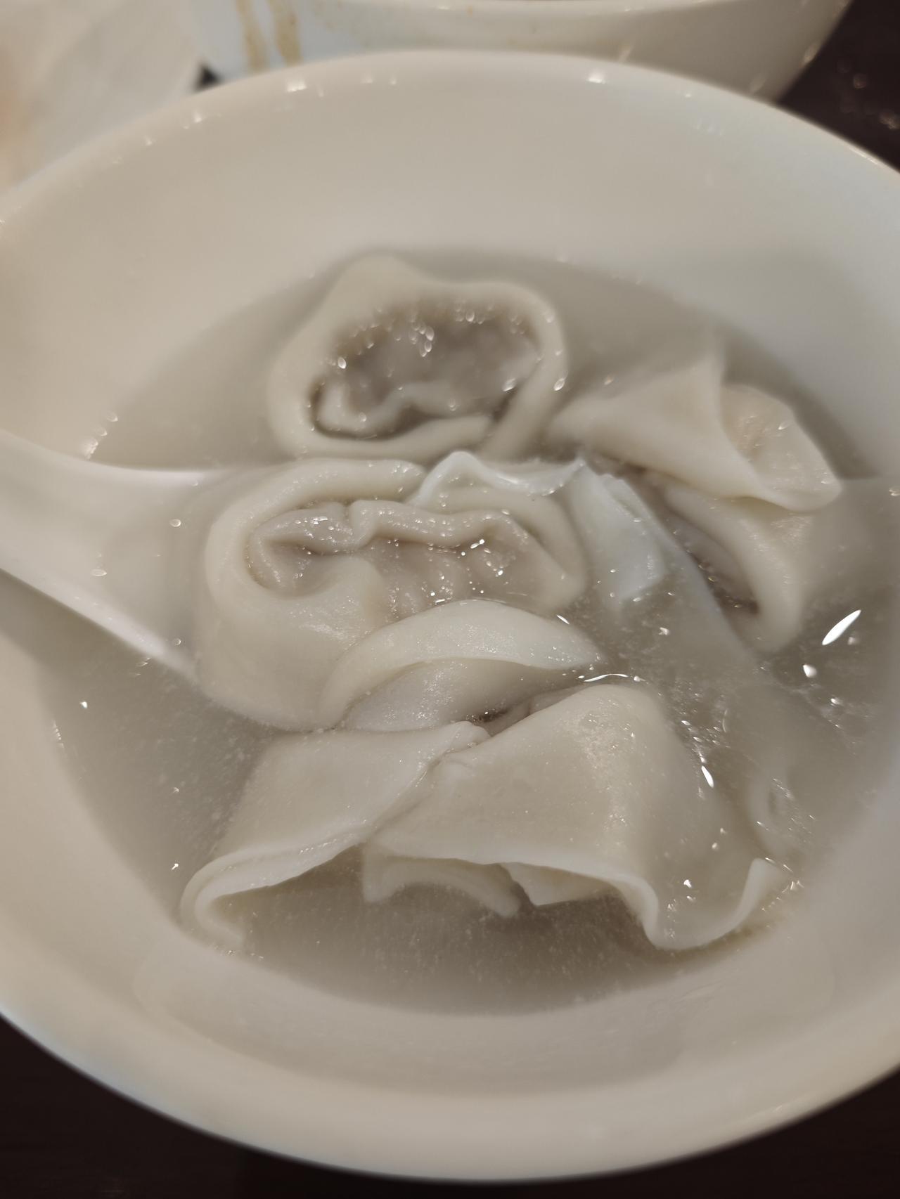 体检项目结束，已十点多了，一头扎进体检中心的自助餐厅，畅享美味。说是自助，其实