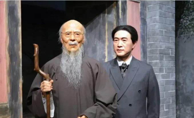 1937年5月，徐悲鸿豪掷10000元现金和自己的7幅经典画作，从一个德国女人手