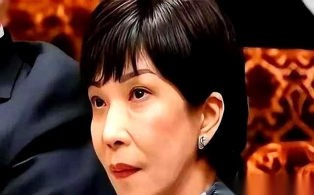 刷到一个帖子，有人特严肃地分析说，现在我们要是再跟日本打起来，根本撑不过14年。