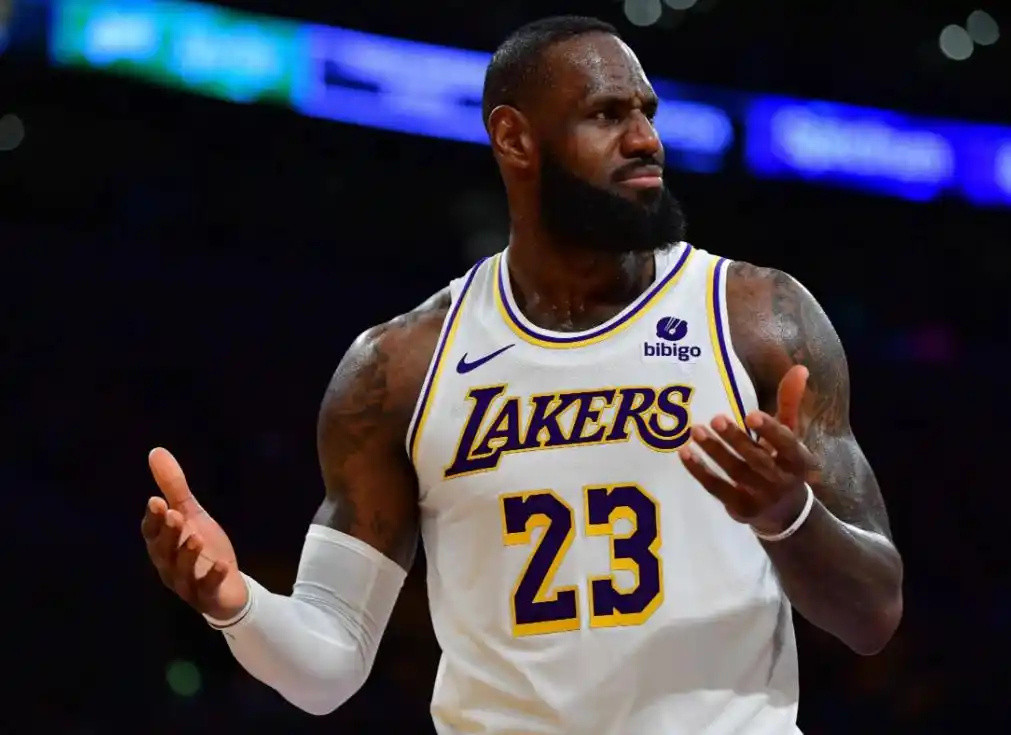 老詹被忽视了？ 北京时间6月26日，据ESPN记者Shams Char...