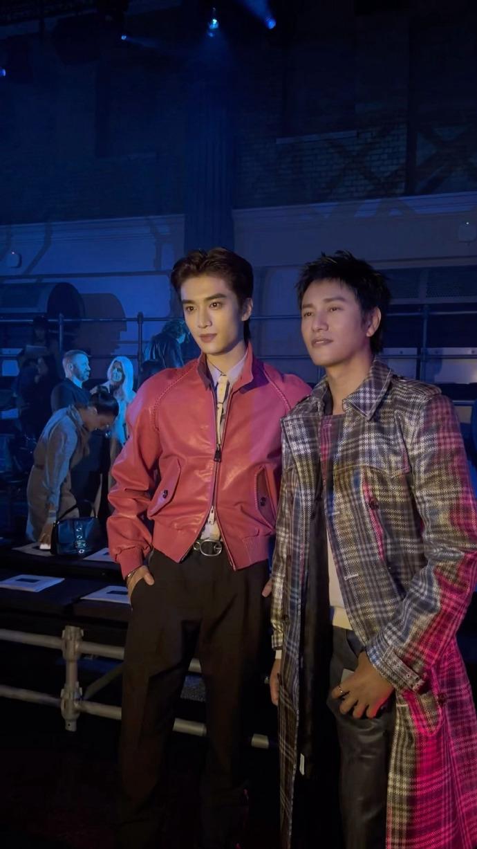 最近陈坤和张康乐一起亮相时装周，两位搭配的都很时尚，也都很有型男范儿。这次陈