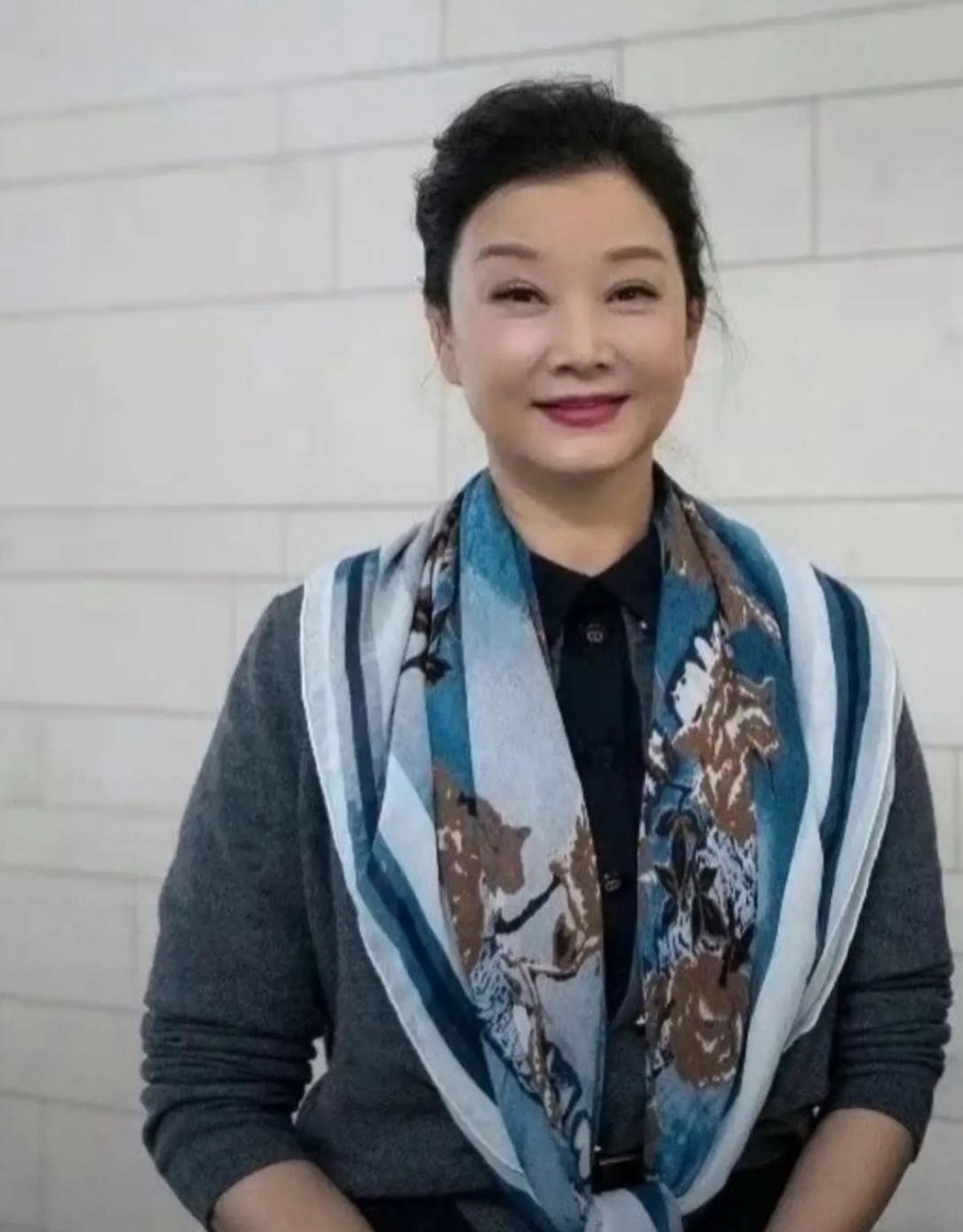 宋祖英60岁了，这状态真不错，老了也漂亮。​​​