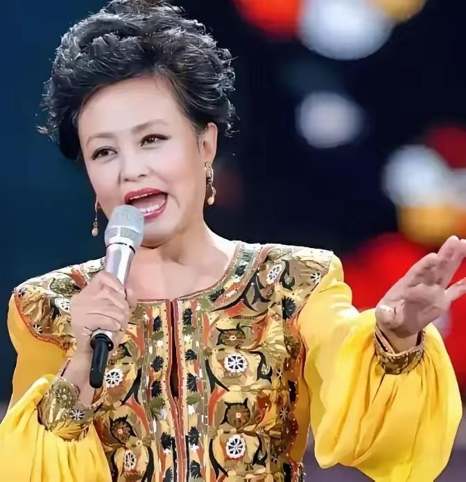 朱明瑛现在，大概连那把烧过的磁带味都记不清了。她怎么也不会想到，当年离了